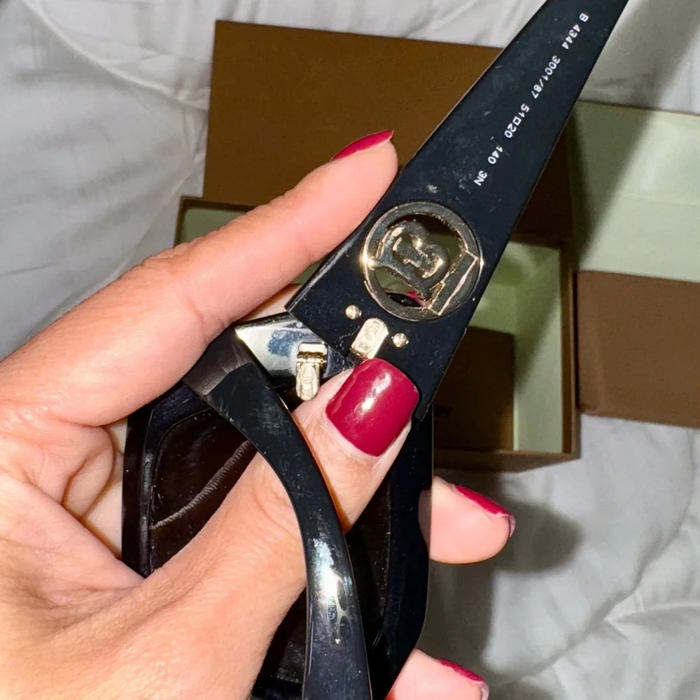 Burberry Black Cat-Eye Sunglasses with Brown Case